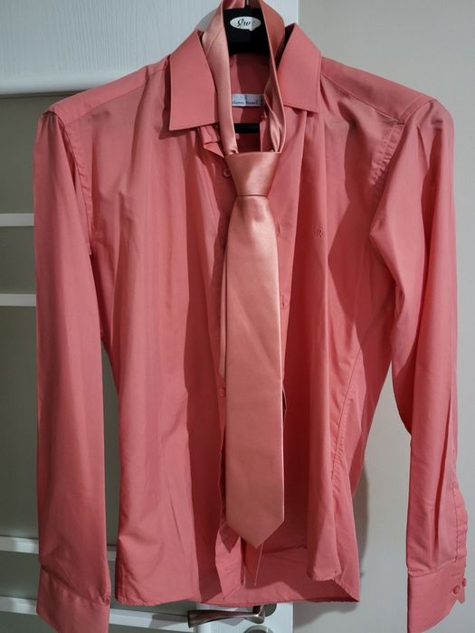 Мъжка риза с дълъ ръкав и врътовръзка