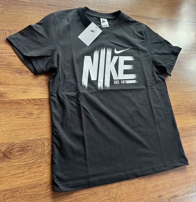 Мъжка,памучна,черна тениска  Nike с бяло лого