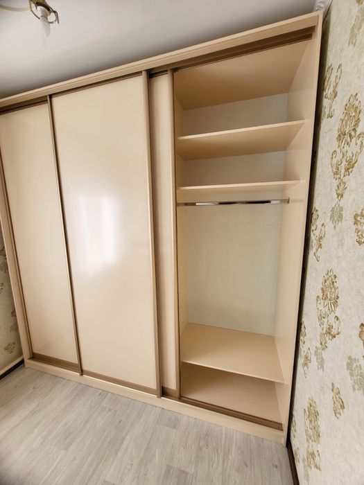 Шкаф купе срочно , Каспий ред