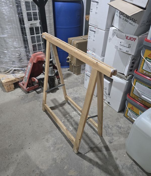 Сгъваема работна стойка от дърво
