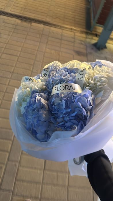 Продам цветы очень красивые.