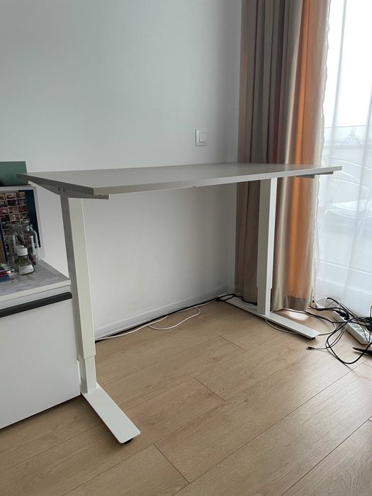 Masă de birou cu înălțime reglabilă, IKEA