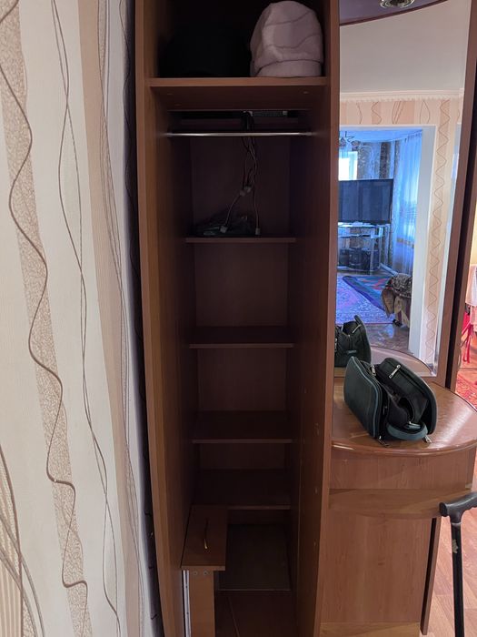 Угловой шкаф.