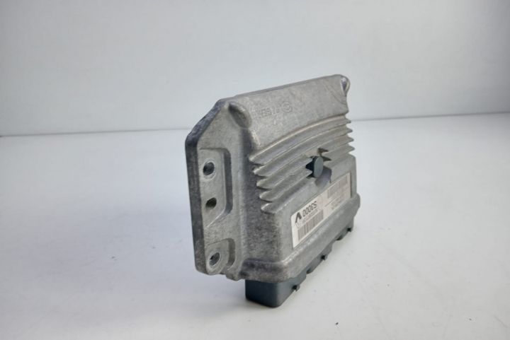 Calculator Motor  ECU 8200387138 / 215842882A / 5025950709 Renault Sc