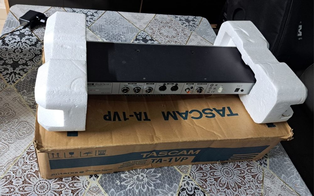 Vând procesor de voce TASCAM TA-1VP
