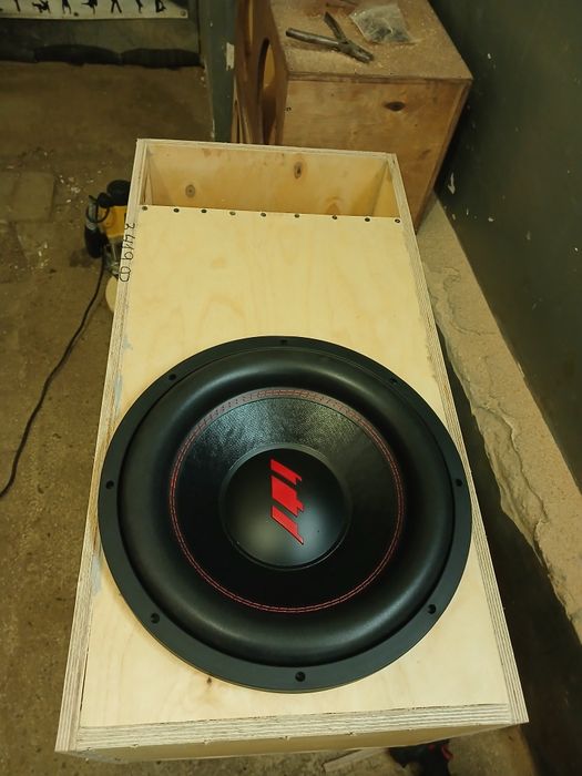 Продам сабвуфер новый урал