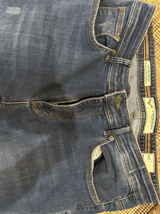 Вталени дънки на марката Teodor