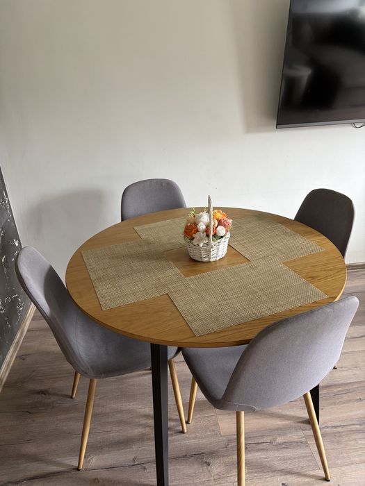 Трапезна маса с 4 стола