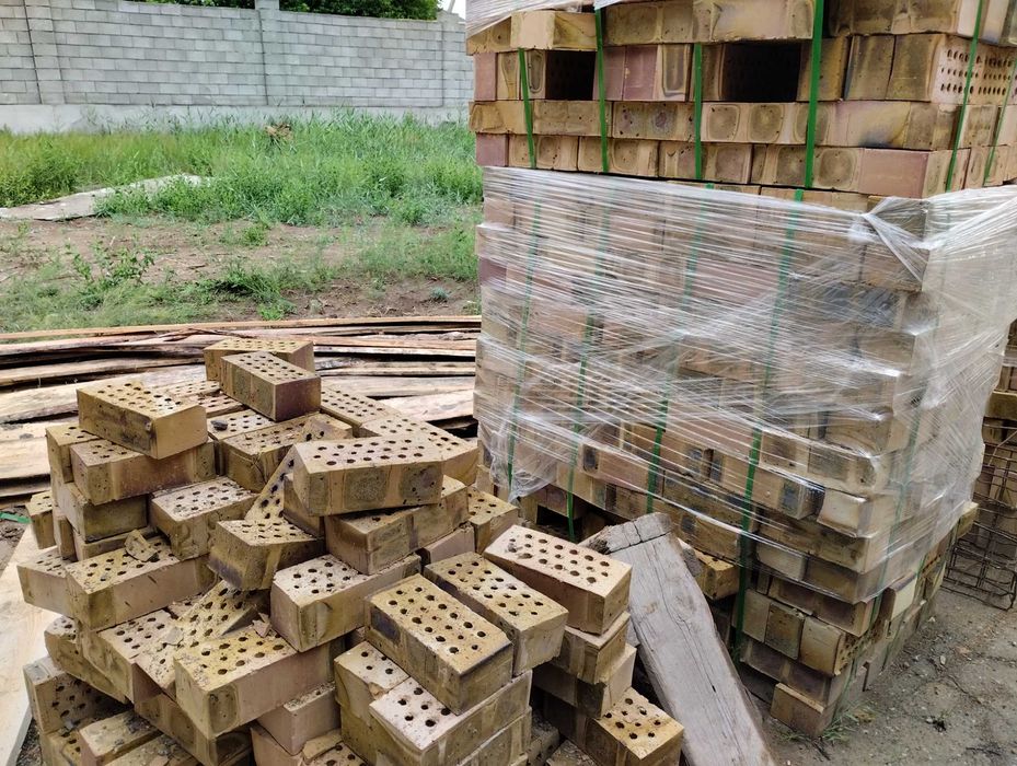 Кирпич полтарашка бадамский