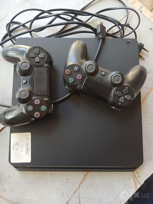 Play station 4 slim