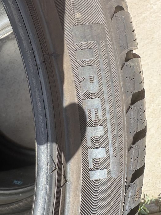 Еденични бройки - Зимна  гума Pirelli 275/35 R21 и 315/30/21