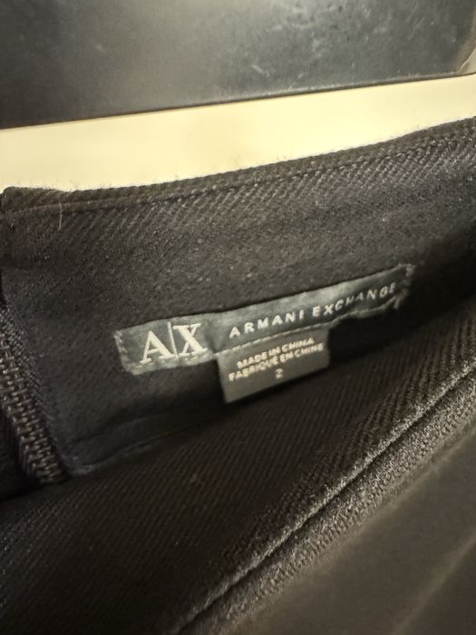 Armani пола в черно