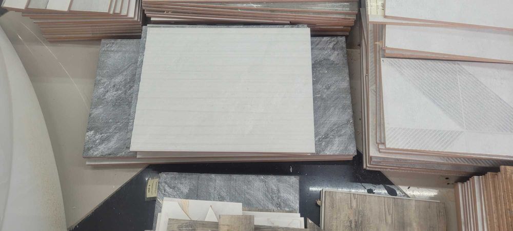 Кафель отдам даром