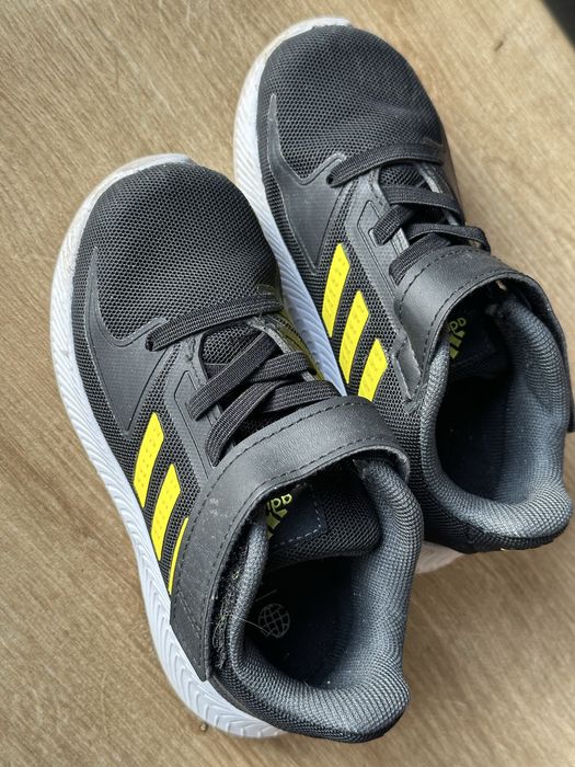 Продам детские кроссовки Adidas