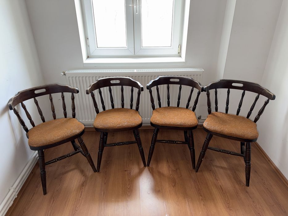 Scaune vintage de lemn