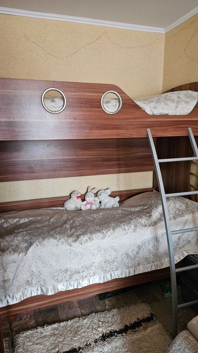 Двухэтажная кровать