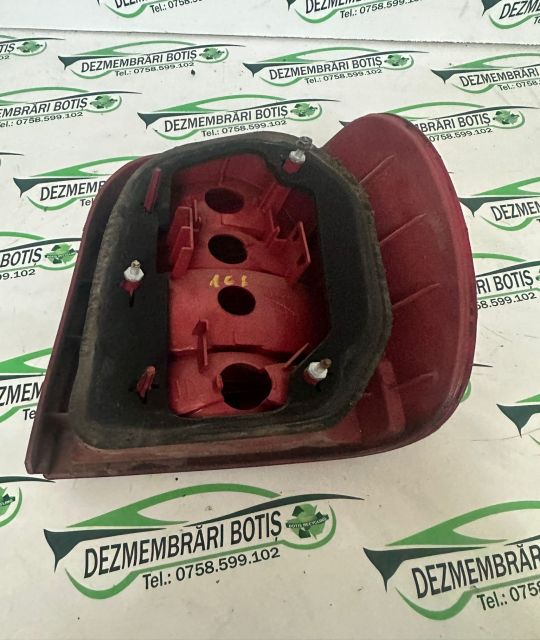 Lampa stop stanga pe aripa Volkswagen VW Polo a 3-a generatie 6N (fac