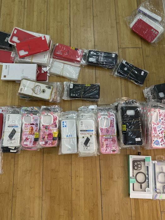 Продам чехлы на телефоны самсунг, айфон, редми, поко