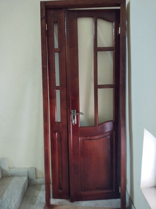 Деревянная дверь