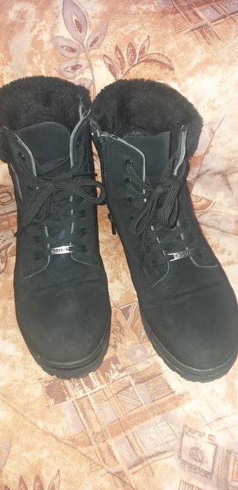 Боти от естествена кожа