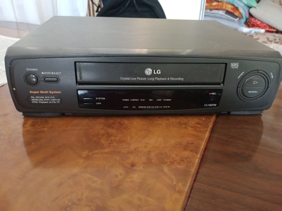 Видеомагнитофон LG