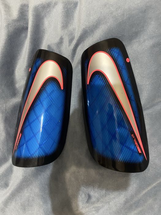 футбольные щитки Mercurial/Lite