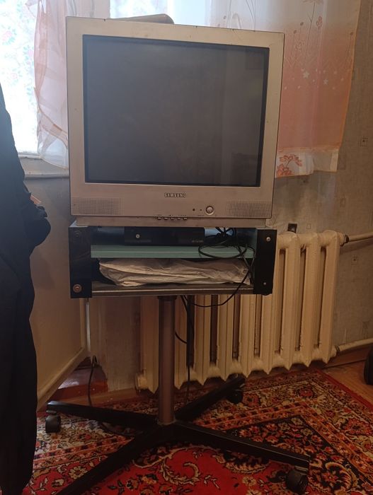 Отдам даром телевизор, двд, подставка под тв