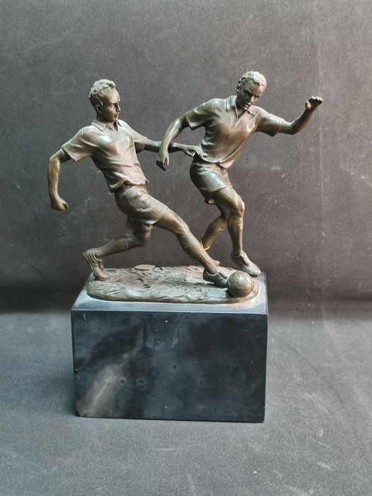 В продаже композиция "Борьба за мяч'