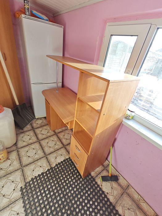 Продам компьютерный стол
