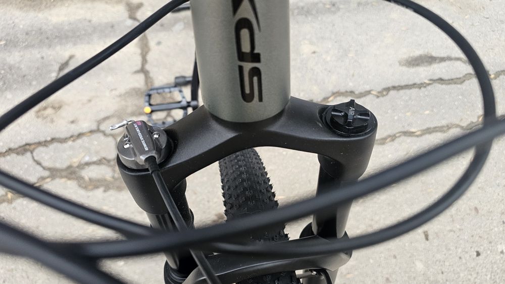 Современный технологичный кросс-кантрийный велосипед на 29"