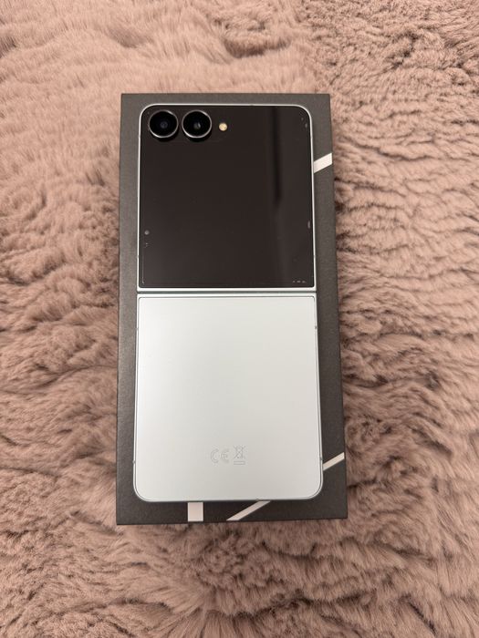 Vând Samsung Galaxy Z Flip 7    512 gb