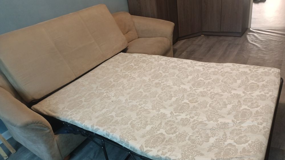 Продам диван,стол,вешалку