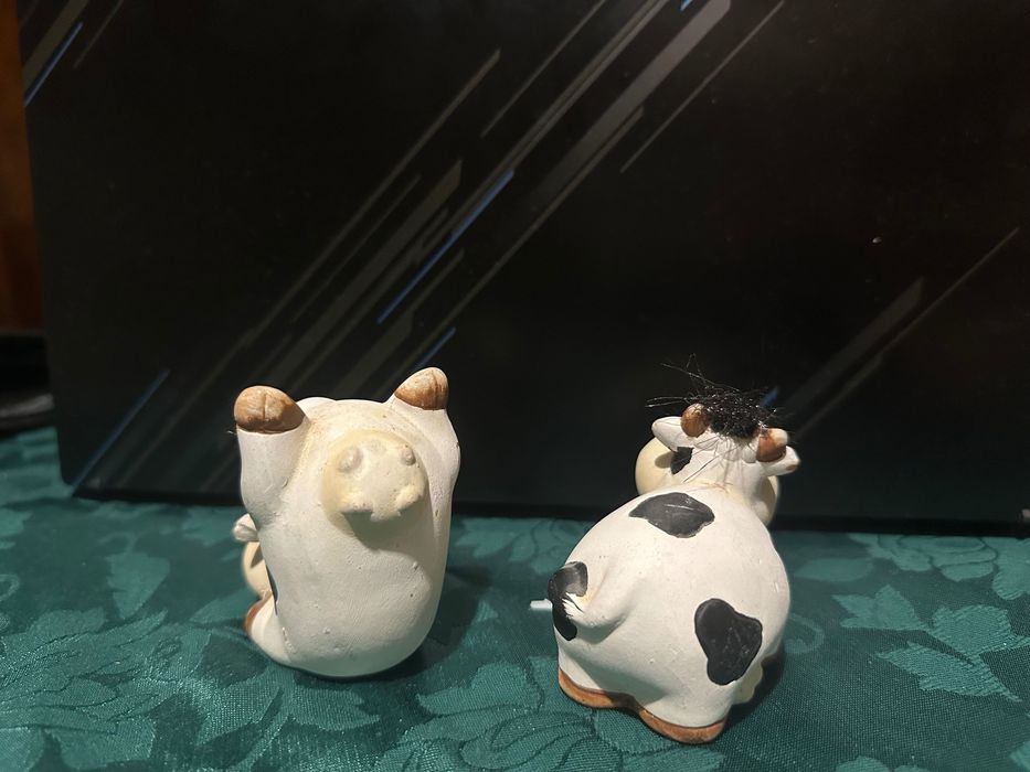 Керамични фигурки на крави