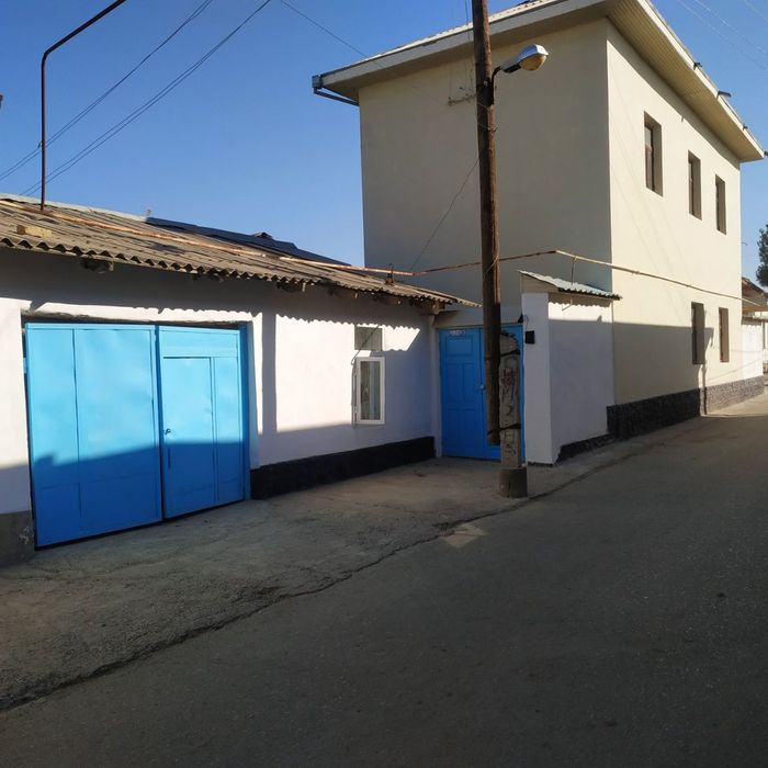 Кучмас мулк сотилади  пастда номерлари езилган эгасини муроожат киласи