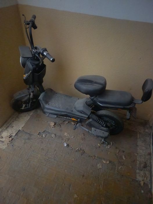 Электроскутер без АКБ и дефект фара