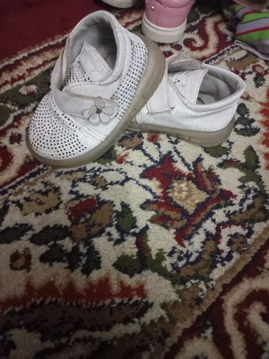 Продаются кроссовки для девочек