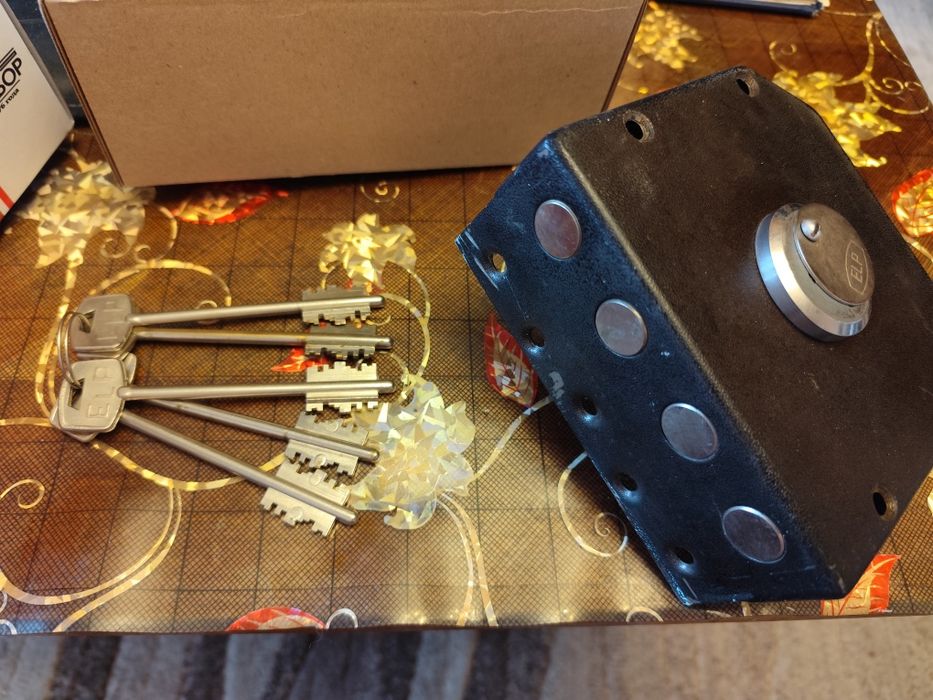 Замок накладной!