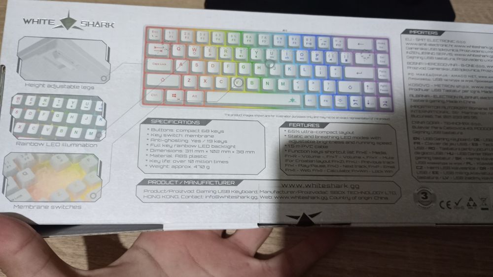 Vând Tastatura white shark