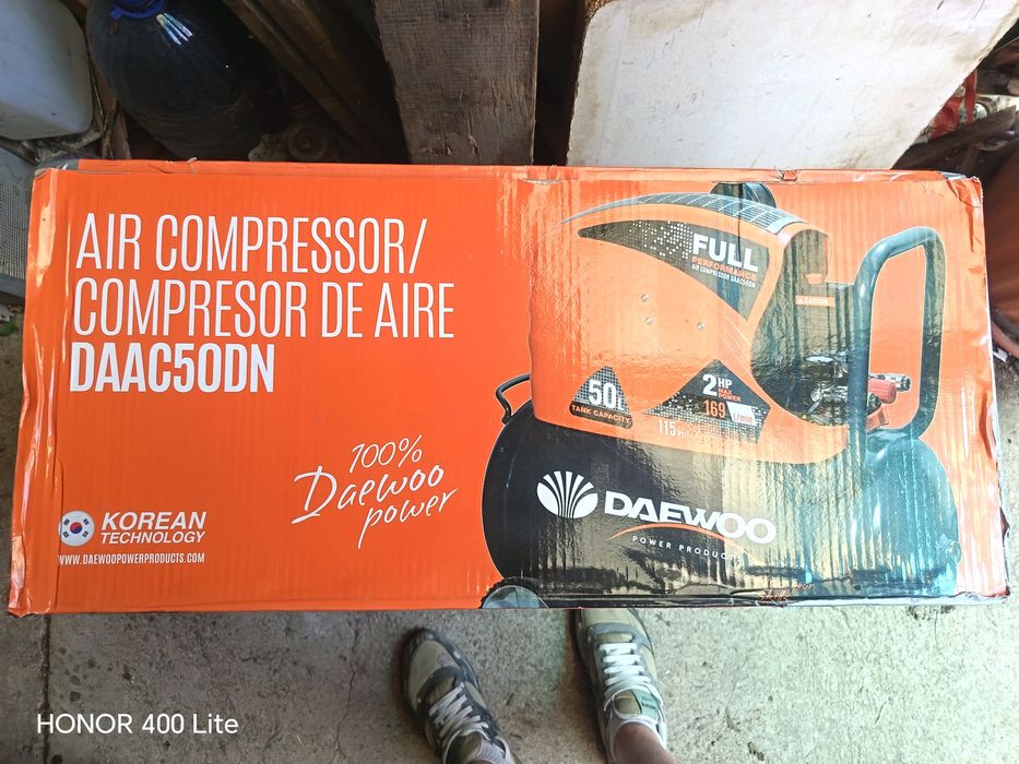 Compresor Daewoo DAAC50DN  1500 W 230 V  2 CP 50 l capacitate rezervor 169 L/min debit aer 8 bar presiune maxima