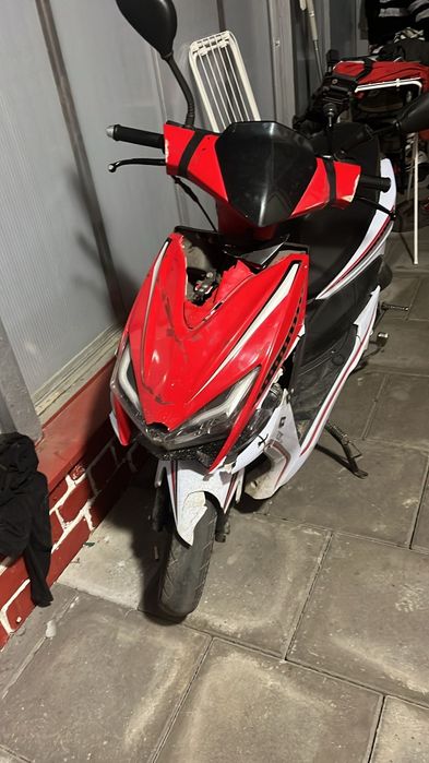 Dau spre vanzare 2 scutare un rdb și un sim   cu motoare de 49 si setu