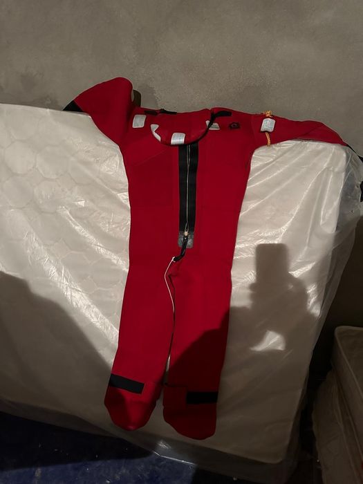 Продаю гидрокостюм...