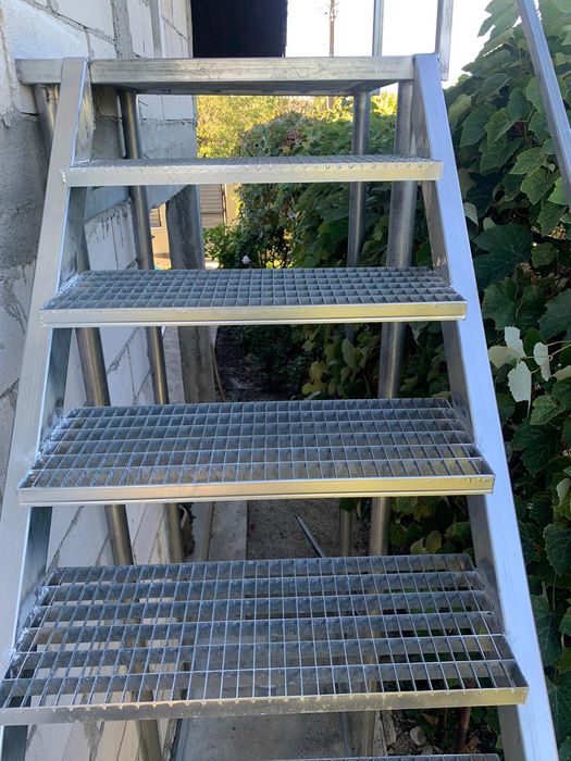 Scara metalica zincata exterioara pt  casa , beci și incendiu ISU