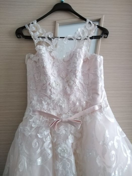 Продам свадебные платья торг уместен