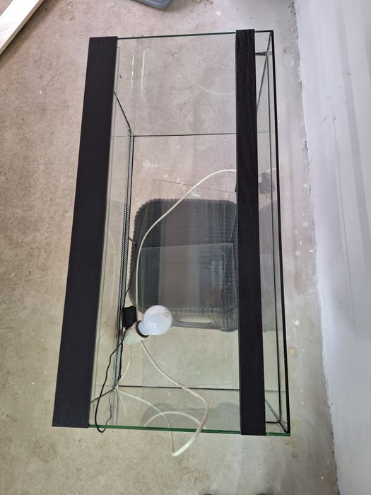 Стъклен терариум за влечуги (гущери) с вентилация, 2 плъзгащи вратички и осветление