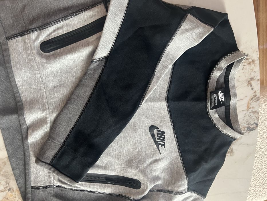 Дамско спортно облекло Nike