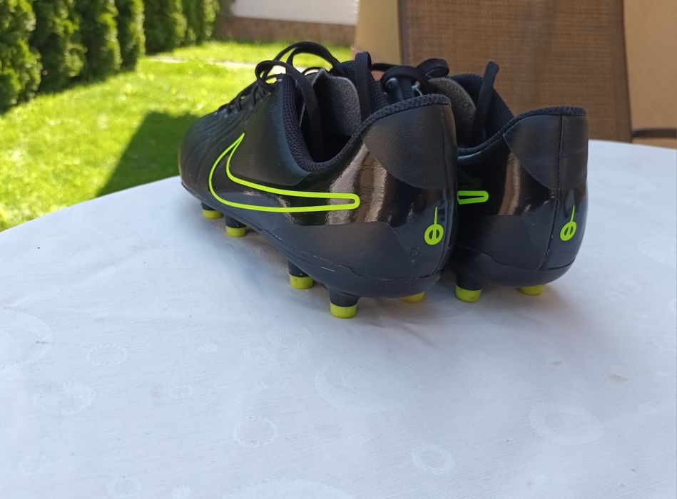 Футболни бутонки "Найк"