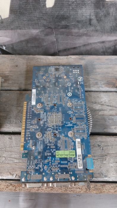 Видиокарта гигабайт 550 1 гб