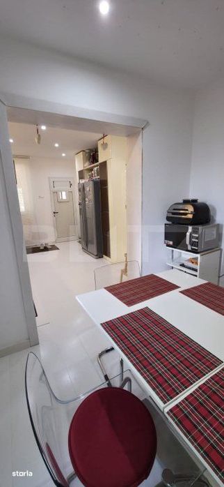 Proprietate Exclusivista: 2 Case, Piscina si Teren de Tenis pe 3833 mp