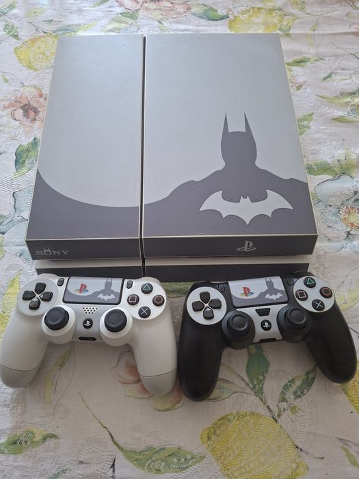 Playstation 4 500GB Batman Edition + два джойстика