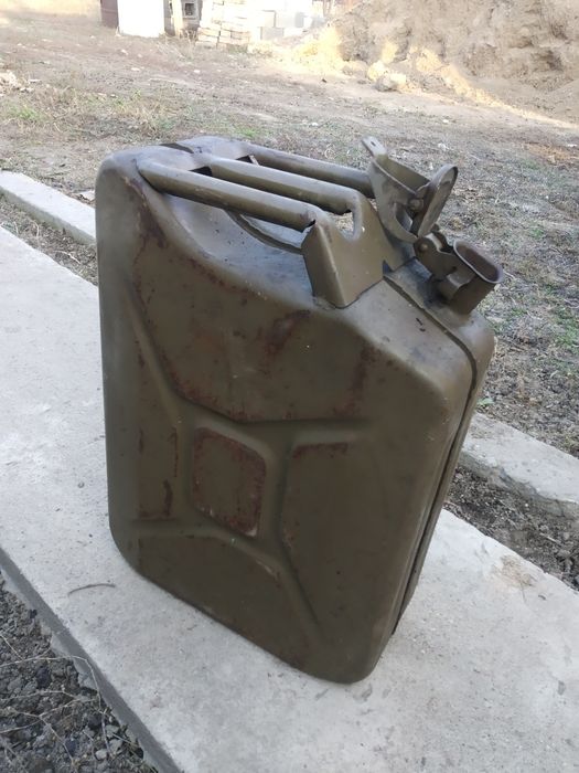 Канистры 20л.Железный